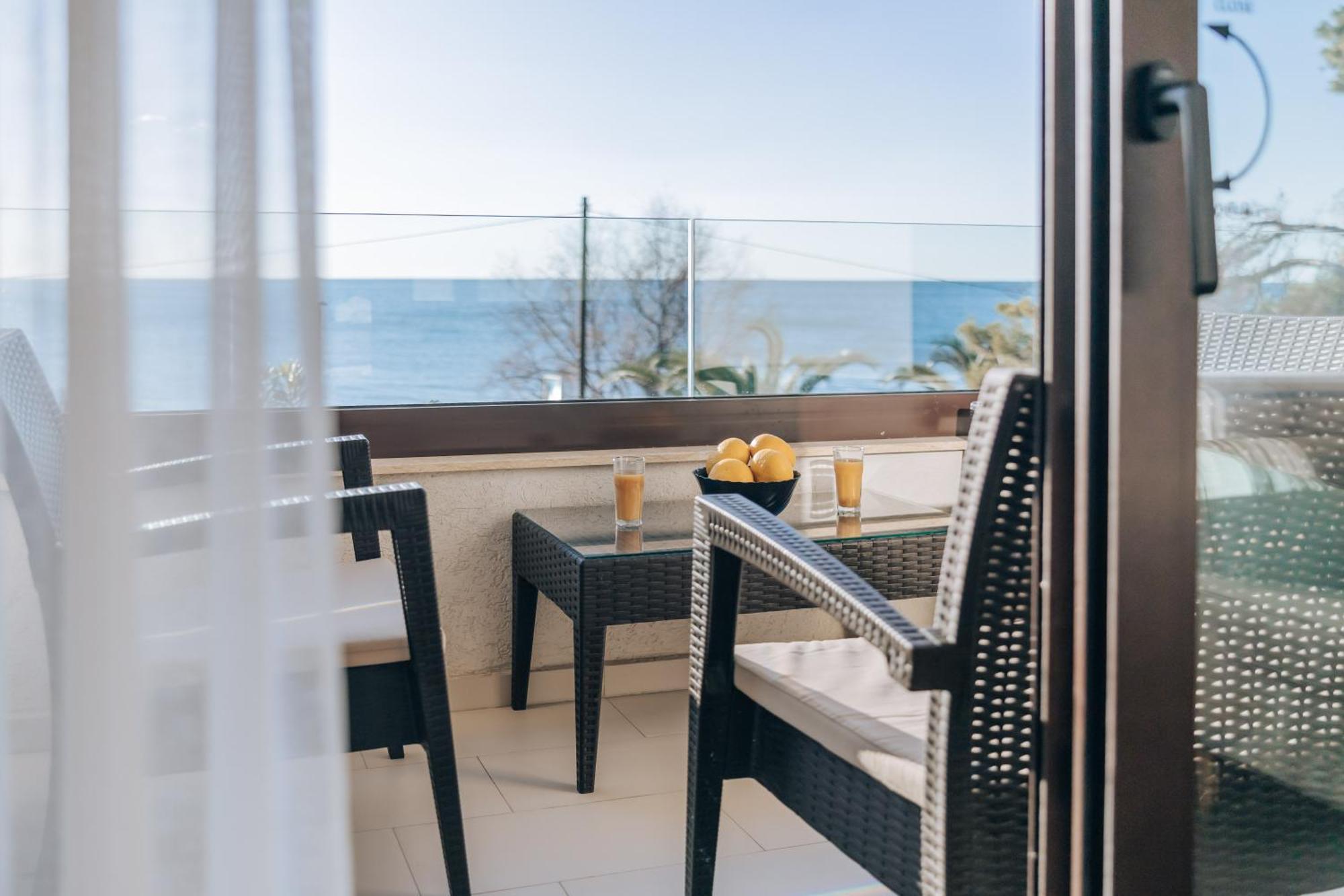 Apartments Kuce Lekovica Beach & Snack Bar- Bistro Δωμάτιο φωτογραφία